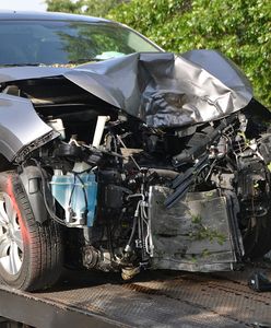 Jak wydostać się z auta po wypadku. Praktyczny poradnik