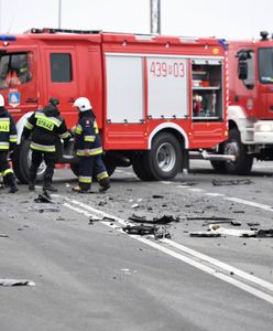 Radlin: zderzenie dwóch aut z autokarem z dziećmi. 2 osoby ranne