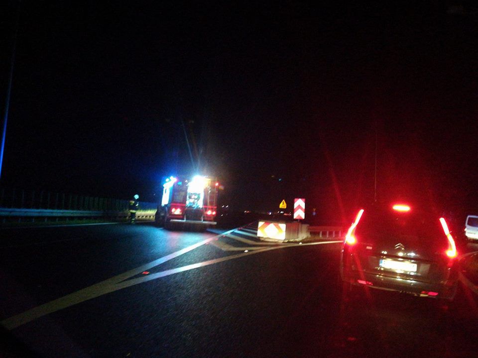 Na miejscu pracuje policja. 