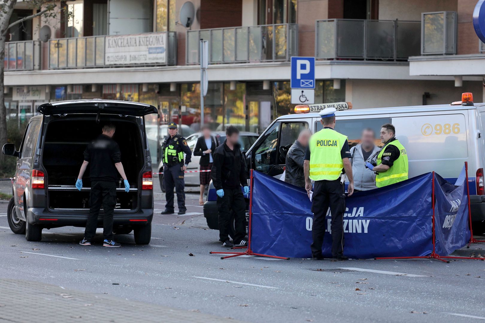 Wypadek w Warszawie. Kierowca bmw śmiertelnie potrącił 33-latka przy ul. Sokratesa na Bielanach