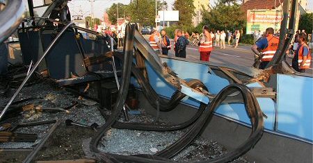 Zderzenie tramwaju z busem