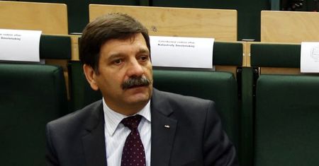 Śniadek: rząd chce obniżyć wynagrodzenia