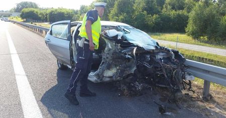 Wypadek na S8 pod Wieruszowem w Łódzkiem. 7 rannych, w tym dzieci