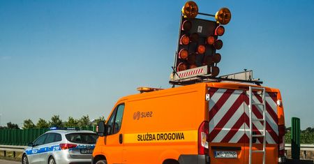 Karambol na A2. Jedna osoba jest ranna