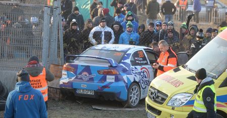 Kierowca wjechał w widownię na Rajdzie Barbórka. 4-letnie dziecko w szpitalu