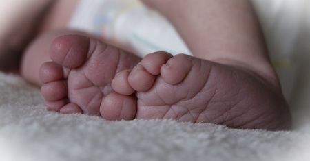 Matka miała urodzić i zakopać dziecko. W sądzie unikała odpowiedzi na wiele pytań