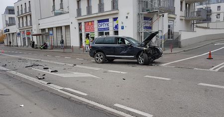 Wypadek trzech pijanych na Białołęce. Kierowca usłyszał zarzuty