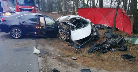 Konin. Auto całkowicie zmiażdżone. Śmierć 19-latki