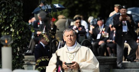Biskup polowy podaje dane o pedofilii. Trzech księży molestowało