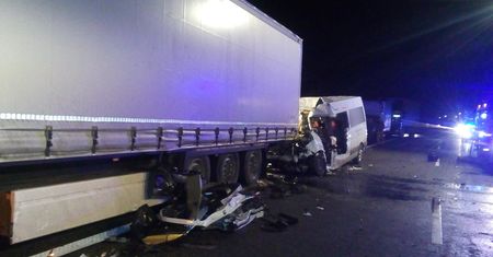 Jechał pod prąd i spowodował karambol. Z miejsca wypadku uciekł pieszo