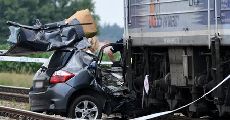 Wierzawice: tragiczny wypadek na torach. Samochód wjechał wprost pod pociąg