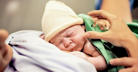 Koronawirus u noworodka. Trudny poród w Wielkiej Brytanii