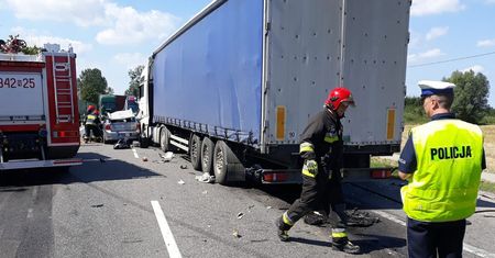 Tragedia na DK7 pod Elblągiem. Wyjechał wprost na tira