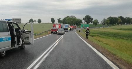 Świętokrzyskie: wypadek szkolnego autobusu. Zderzył się z ciężarówką