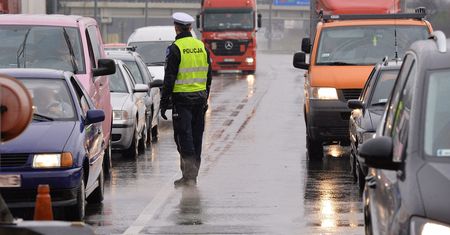 Koszmarny wypadek na autostradzie A4 pod Bolesławcem. Ominął policję i zginął