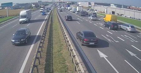 Gigantyczny korek pod Warszawą. Zderzenie dwóch ciężarówek