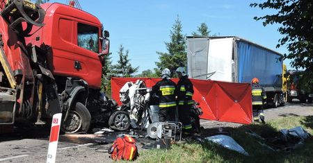 Tragedia na Mazowszu. Ciężarówka zmiażdżyła samochód osobowy