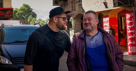 "Starsza pani musi fiknąć". Paweł Fajdek wywołał wzruszenie u ojca