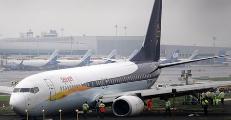 Samolot boeing 737 zarył w ziemię. Zablokował ogromne lotnisko