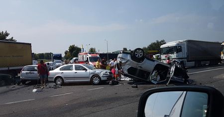 Śląskie. Wypadek na DK1. Cztery osoby ranne, pas na Katowice zablokowany