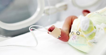 10-latka uratowała nowo narodzonego brata. Wezwała też pomoc