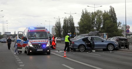 Zderzenie 7 aut na moście Łazienkowskim w Warszawie. Są ranni