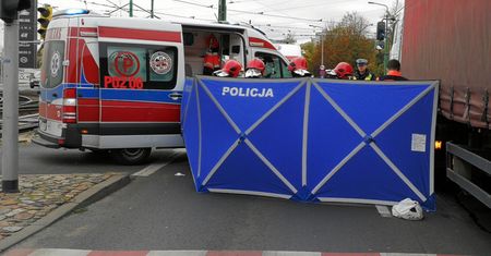 Korki po wypadku w Poznaniu. Pieszy zginął pod tirem