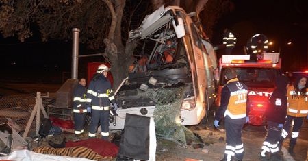 Ominął psa na drodze. 11 osób nie żyje