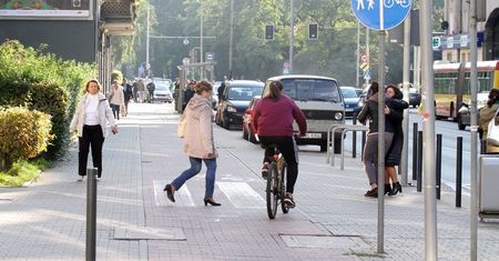 Śmierć 16-latki na ścieżce rowerowej w Warszawie. Zarzuty dla urzędników