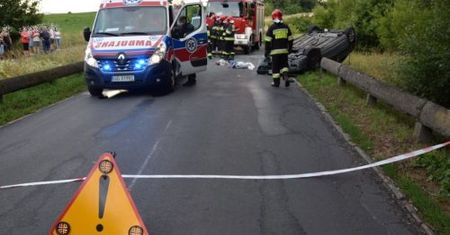 Kompletnie pijana dachowała z trójką dzieci. Wypadek pod Mogilnem