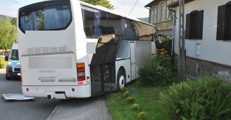 Próbował zatrzymać swój autobus. Zginął pod jego kołami
