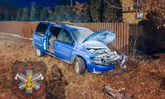 Groźny wypadek koło Radomia. Strażacy musieli uwolnić kierowcę z auta