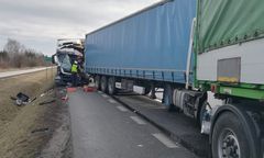 Mszczonów: zderzenie 4 ciężarówek. Jedna osoba nie żyje