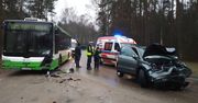 Białystok. Czołowe zderzenie autobusu i hondy, są ranni