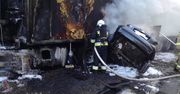 Tragedia między Toruniem i Bydgoszczą. Kierowca wbił się pod tira i spłonął