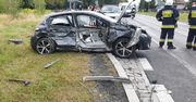 Wypadek. Kompletnie zniszczone auto i ranne dziecko