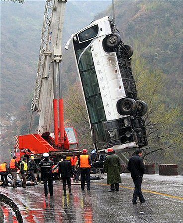 Kolejny wypadek autobusu w Chinach - zginęło 14 osób