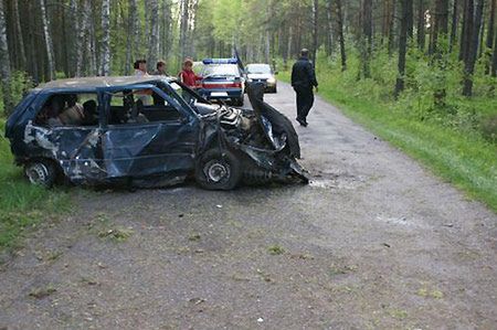 Pijany ojciec po wypadku porzucił ranne dzieci