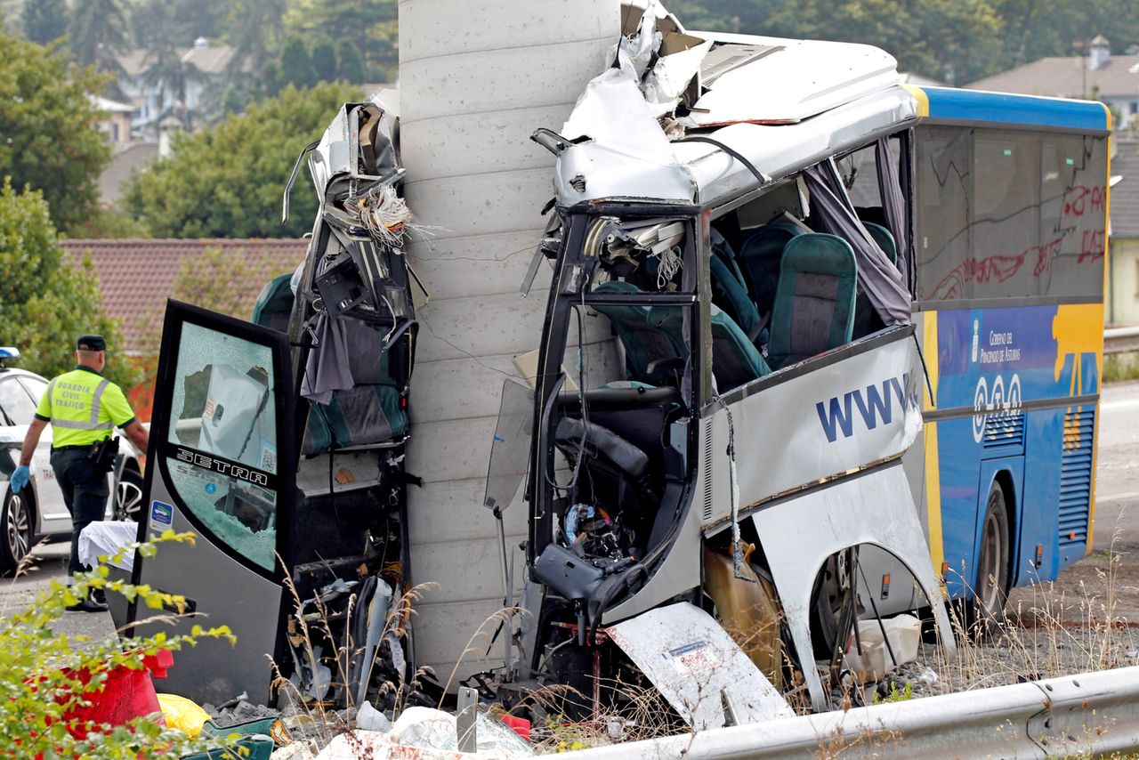 Autokar wbił się w wiadukt w Hiszpanii. Są zabici i ranni