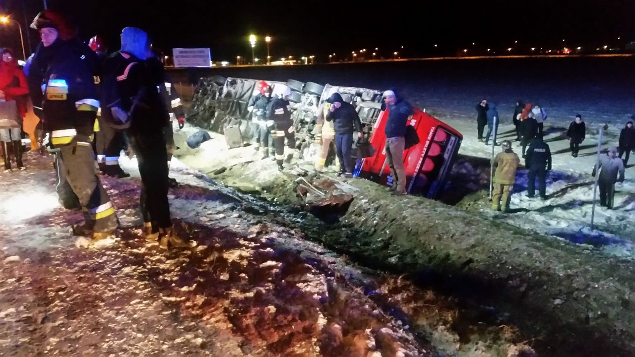 Wypadek autobusu w Garwolinie. "Ktoś rozciął sobie twarz, komuś leciała krew z ręki"