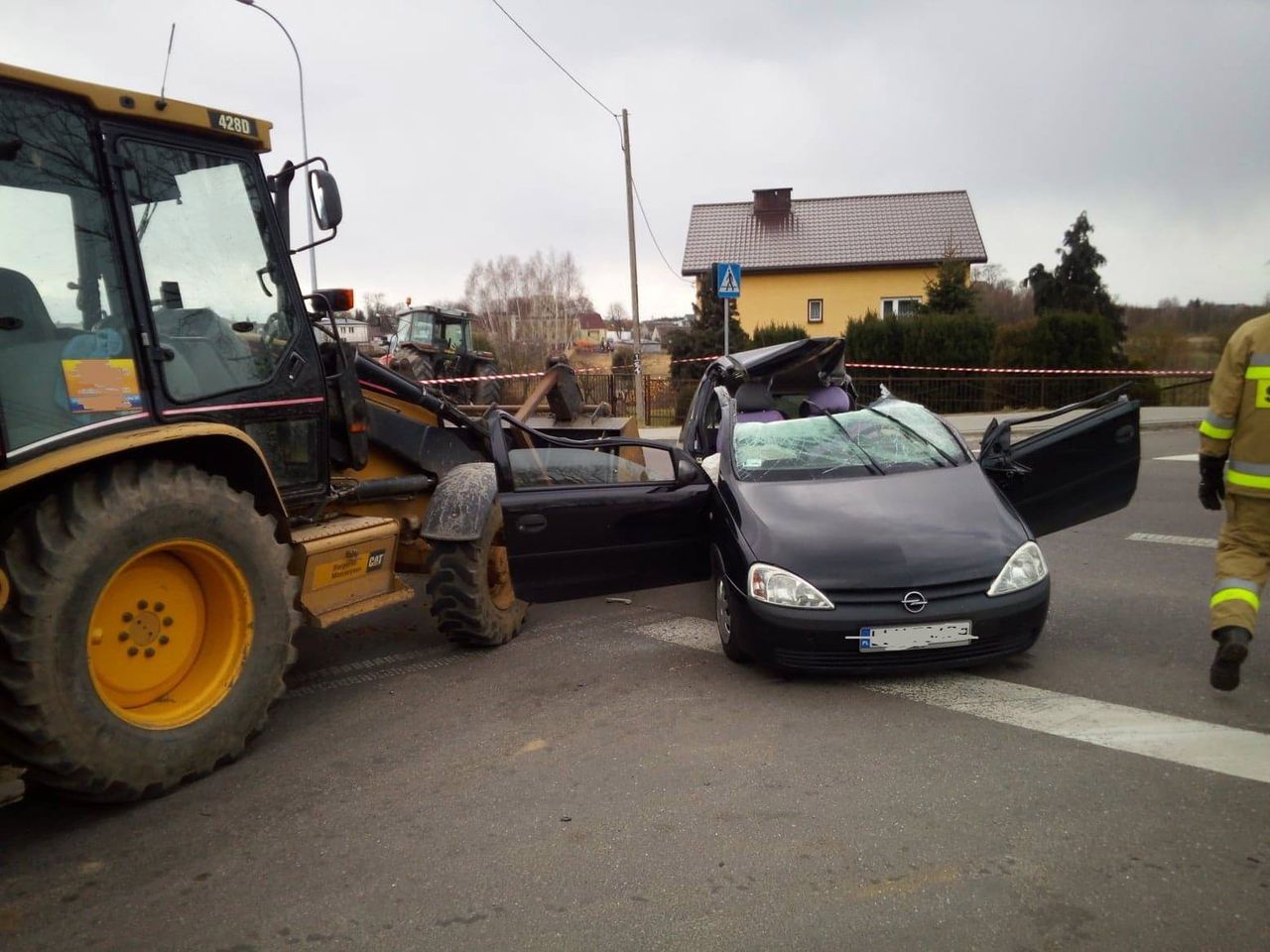 Stalowa lina przecięła auto na pół. Ciężko ranna kobieta