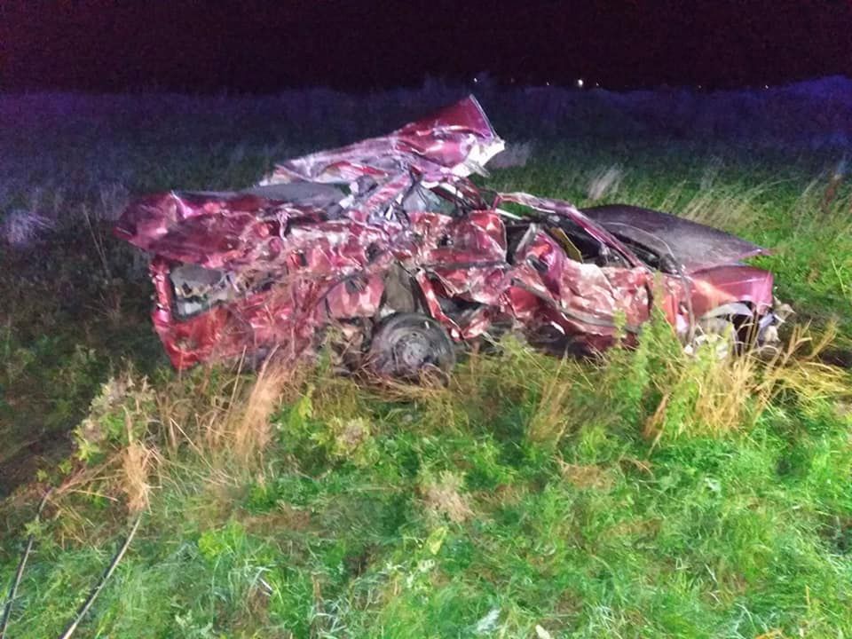 Tragiczny wypadek pod Bydgoszczą. Zginął kierowca, auto zostało zmiażdżone