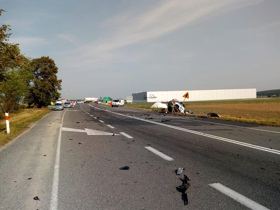 Opolskie. Śmiertelny wypadek w Krapkowicach. Osobówka zderzyła się z ciężarówką