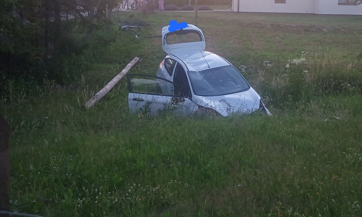 Groźny wypadek pod Lęborkiem. "Z auta wypadł fotelik"