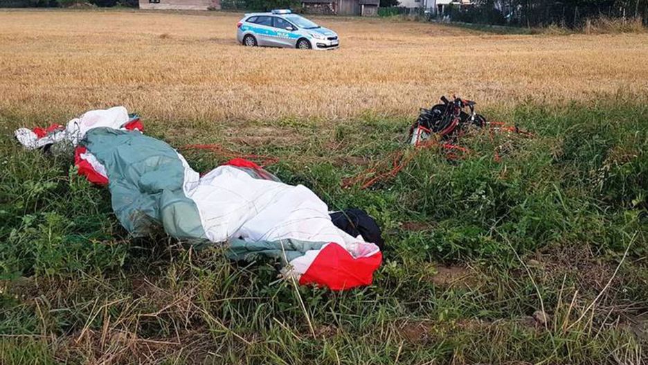 Skidziń. Policja wyjaśnia przyczyny wypadku motoparalotniarza