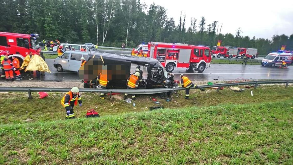 Karambol na A4. Wzięło w nim udział sześć pojazdów.