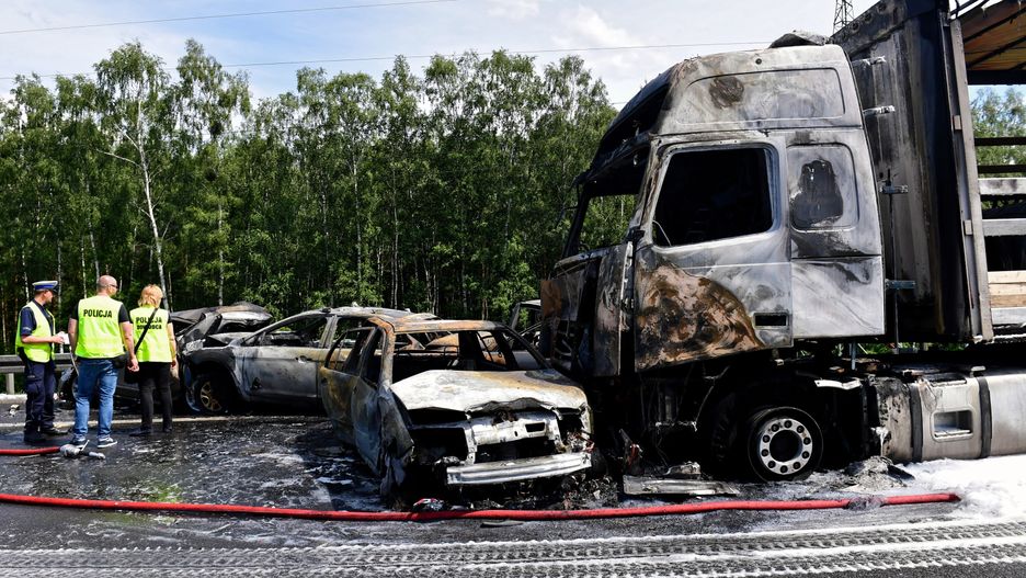 Wypadek na A6 pod Szczecinem. Zatrzymano kierowcę tira.