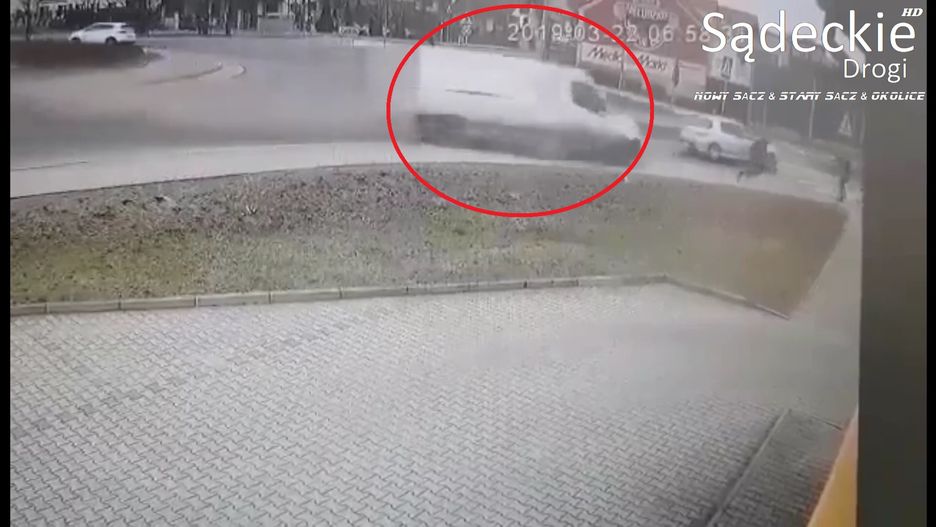 Rozpędzone auto dostawcze wjechało w tłum