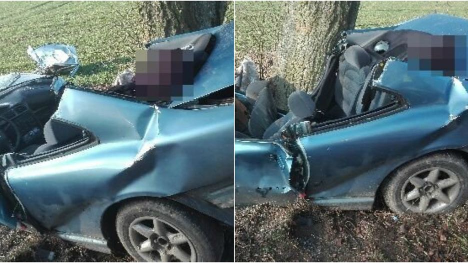 Samochód zjechał z drogi i uderzył w drzewo.