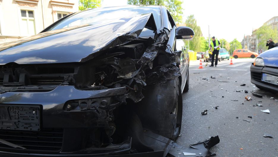 W wypadku w Porębie uczestniczyły trzy samochody.